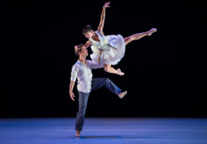 Couple dancing, female dancer in a side lift